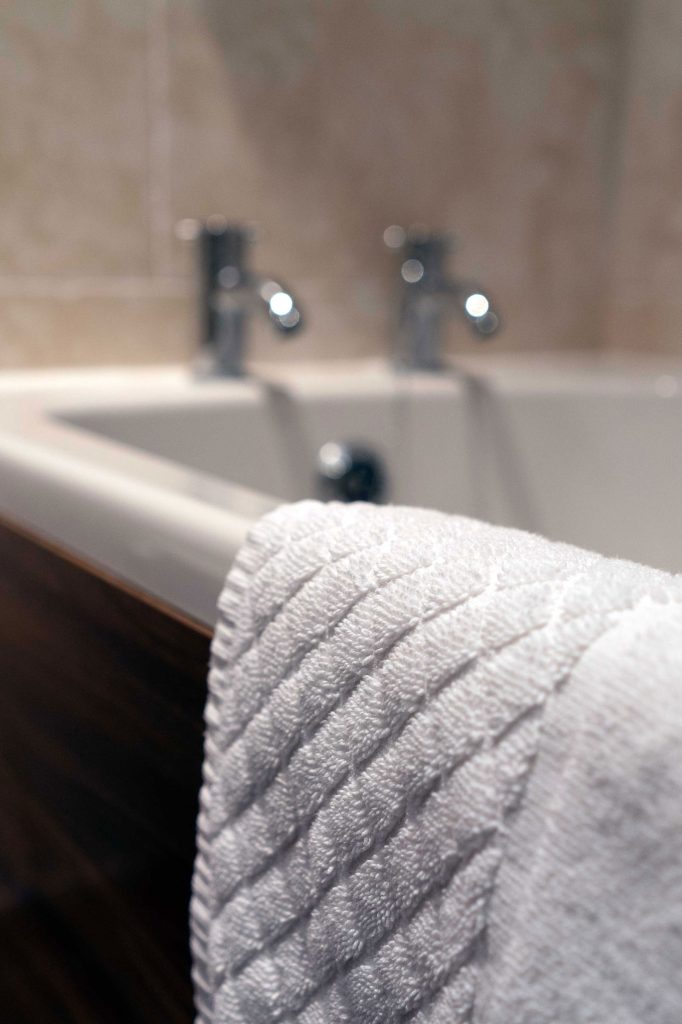 Luxury art deco hotel in Doncaster bathtub at the Earl of Doncaster